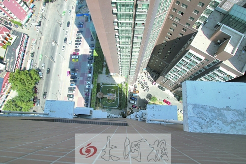 空中花園有水池有假山，還養(yǎng)有鴿子