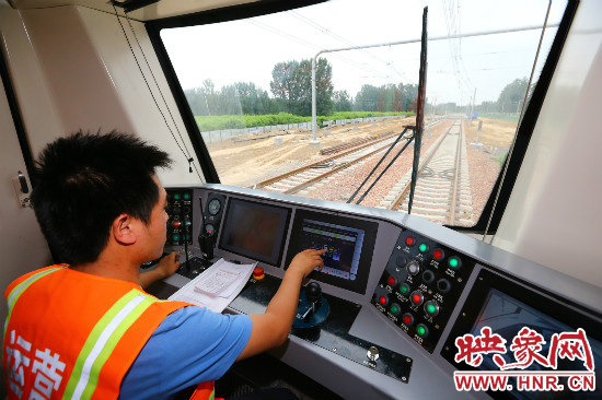 地鐵司機(jī)獨(dú)立操作駕駛 地鐵司機(jī)獨(dú)立操作駕駛