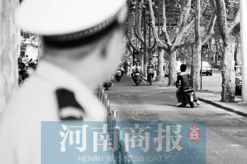 有警察，趕緊掉頭！