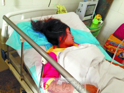 正在醫(yī)院搶救的初中生溫某 正在醫(yī)院搶救的初中生溫某