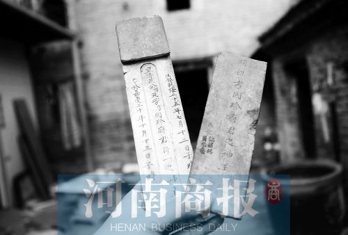 花五松的老宅里，還有祖上留下的牌位