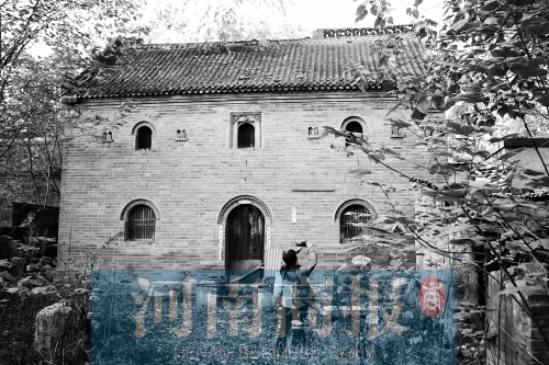 花五松的老宅里，還有祖上留下的牌位