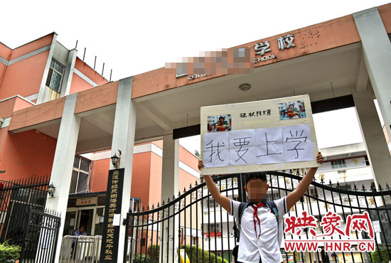 小聶對自己的母校感情很復(fù)雜。