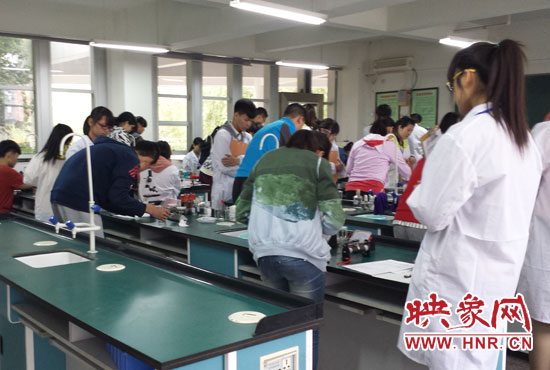 考試采用“一對一”的監(jiān)考方式。