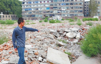 寧寧的父親說：女兒就是在這兒被打的。