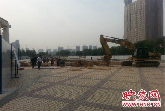 隴海路朝鳳路等三個站點(diǎn)已經(jīng)實(shí)施圍擋。