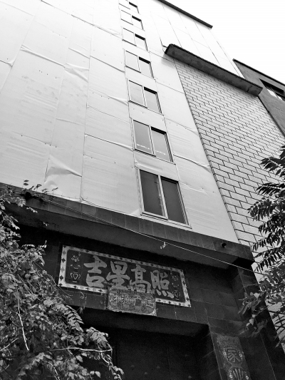 記者一線(xiàn)揭秘“瘋長(zhǎng)的城中村小樓”:鐵條骨架塑料皮