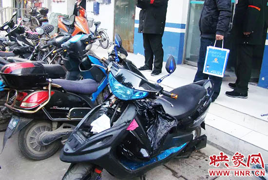 被撬的電動車。