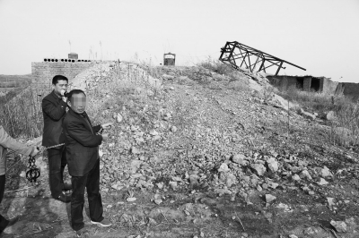 犯罪嫌疑人張保生指認拋尸現場 犯罪嫌疑人張保生指認拋尸現場