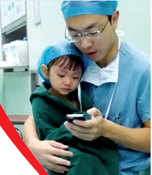 對于網(wǎng)友的點贊，石醫(yī)生說，是孩子太可愛了，所以照片才得到這么多贊美。圖片來自網(wǎng)絡(luò)。