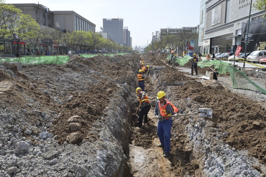 4月23日，太原，施工中的府西街。
