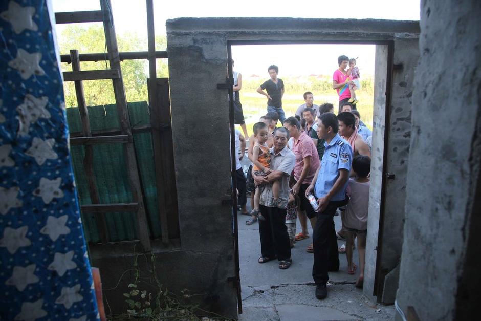 2013年08月06日消息，浙江省嘉興市秀洲區(qū)油車港鎮(zhèn)濮家灣村蠟燭浜一帶，是典型的城中村。村中農(nóng)民房被分隔成許多間出租給附近打工者。