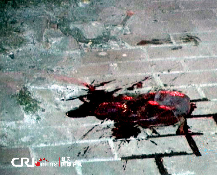 南京一女子當(dāng)街產(chǎn)嬰 隨后棄子離開 南京一女子當(dāng)街產(chǎn)嬰 隨后棄子離開