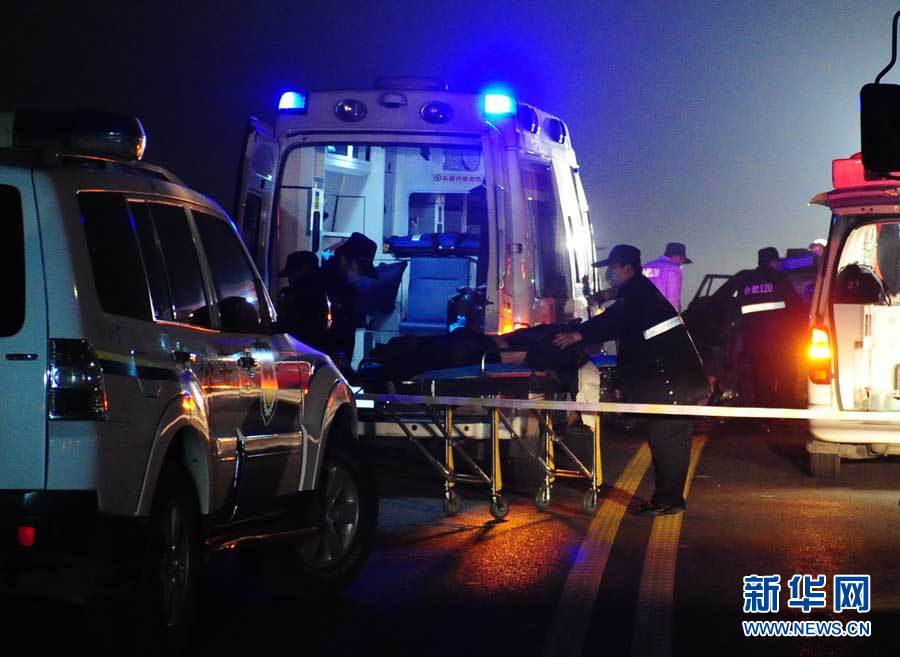 2013年1月9日，合肥，事故現(xiàn)場(chǎng)，兩輛受損車輛已經(jīng)全部變形