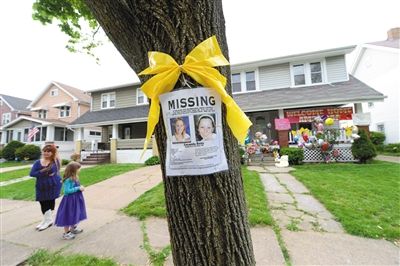 7日，當(dāng)?shù)貙ふ胰⒌膯⑹逻€在原處。