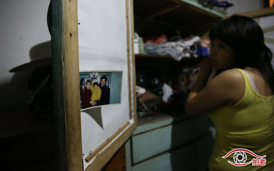 一女生高考途中墜排水溝 一女生高考途中墜排水溝