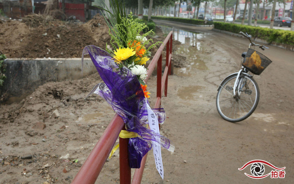 一女生高考途中墜排水溝 一女生高考途中墜排水溝