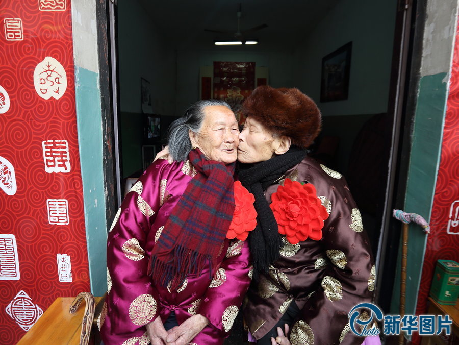 “不求天長地久 只愿今生共相伴” “不求天長地久 只愿今生共相伴”