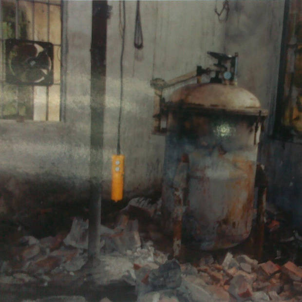 假劣“紅?！卑父嫫? title=