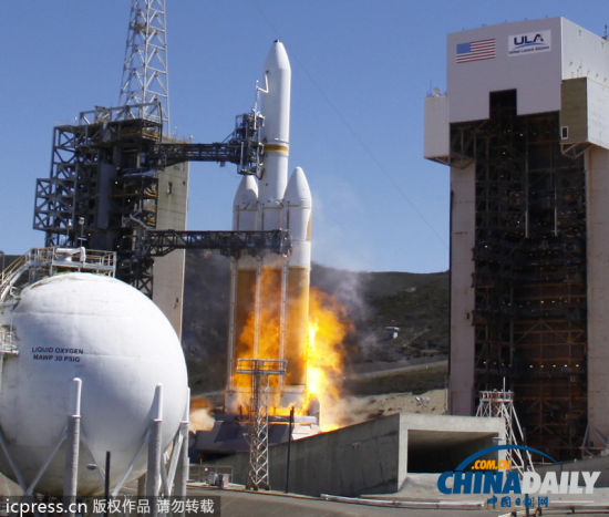 地時間2013年8月28日,在美國加州范登堡空軍基地,美國最大的“德爾塔IV”型重型火箭發(fā)射升空,將一顆機密間諜衛(wèi)星送入太空。