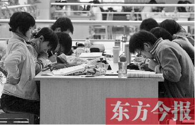 專家認為，內(nèi)地高校對學(xué)生創(chuàng)造性、自主性的培養(yǎng)不及港校