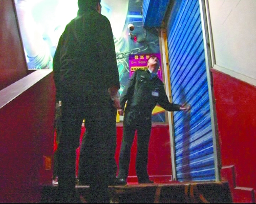 民警趕到時(shí),動(dòng)漫城已提前關(guān)門 民警趕到時(shí),動(dòng)漫城已提前關(guān)門