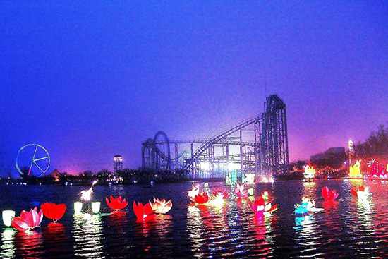 世紀歡樂園公益圣誕　一票能進兩次