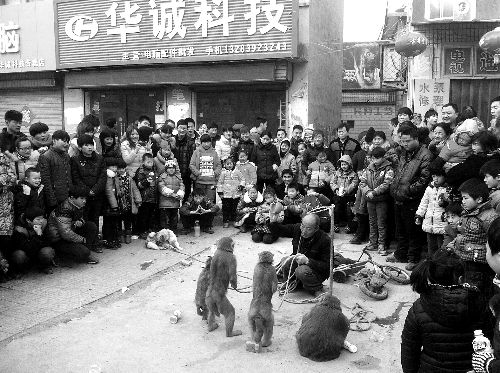 比春運(yùn)更擠的地方是浚縣廟會(組圖)