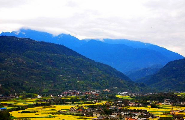 麻辣冬日二三五，芳菲三月看峨眉
