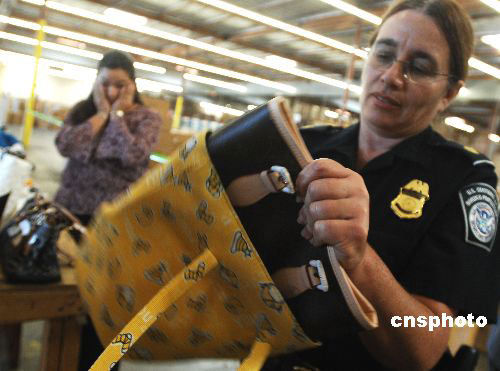 出國(guó)旅游海關(guān)檢查有講究 啥能帶啥不能帶？