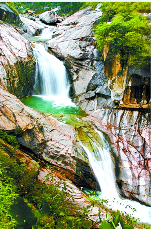 沙灘、狂歡、草裙舞，來(lái)五朵山體驗(yàn)激情夏日！