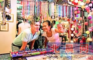 更多的購物樂趣要在夜市、跳蚤市場中慢慢發(fā)掘。