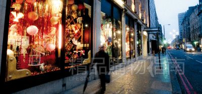 在圣誕節(jié),即使window shopping也很美好。