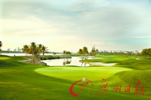 　　球場(chǎng)黃昏景色迷人?！　? complete=