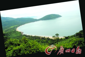 長長的沙灘海岸。