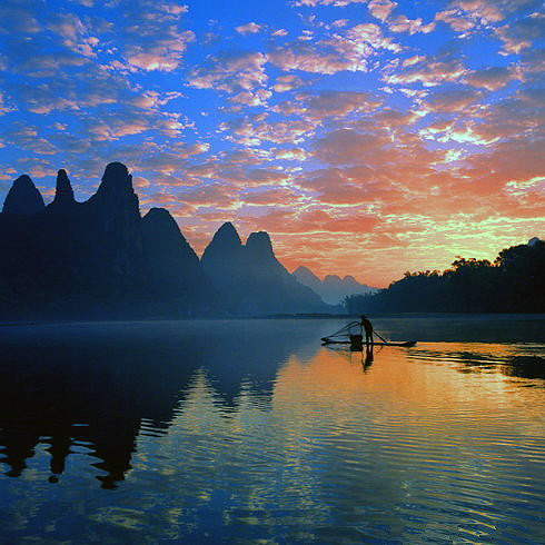 在這里就推薦幾天經(jīng)典的徒步路線。