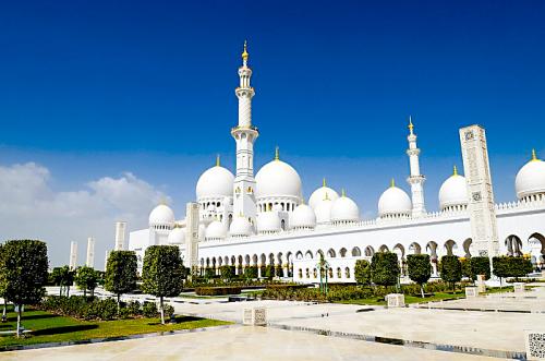　　宏偉的阿布扎比大清真寺。