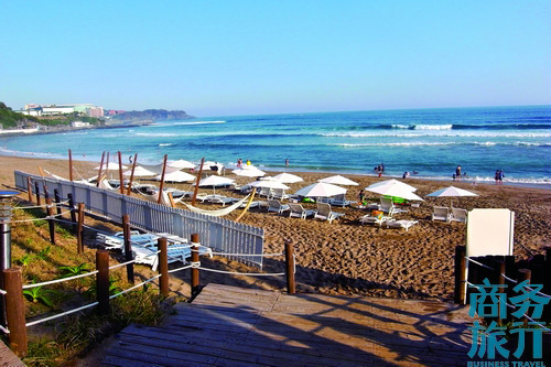 有一段偶來小路經(jīng)過新羅酒店所在的沙灘。