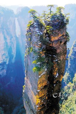 　　世界上迄今為止所發(fā)現(xiàn)的垂直高差最大的天然自生石板橋。