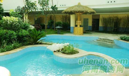 深秋去堯山賞紅葉、泡溫泉、拜大佛