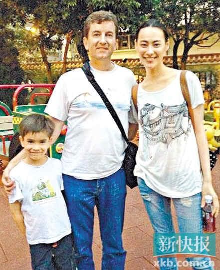 今年6月，梁洛施素顏返澳門探親。