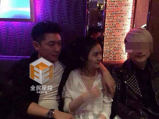 田源摟著激吻門女主，自稱是在勸架