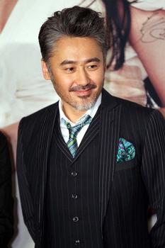 吳秀波自嘲胡茬大叔 吳秀波自嘲胡茬大叔