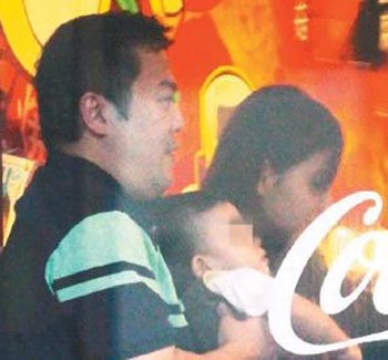 韋汝曾未婚生子，后嫁入豪門(mén)