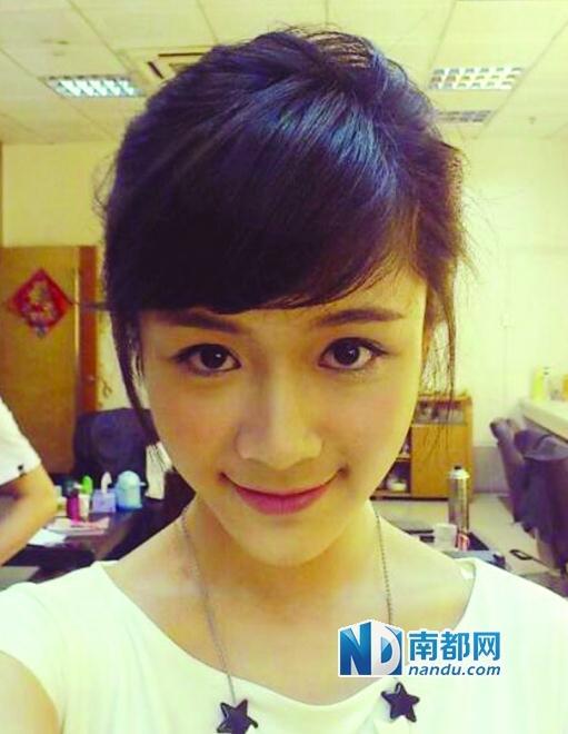 走紅網(wǎng)絡(luò)后私房照流出。