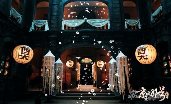 冥婚當(dāng)夜，霍家大院招魂幡隨風(fēng)擺動，漫天冥幣飛舞