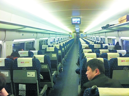 　春運頭兩天，部分高鐵上座率并不高。