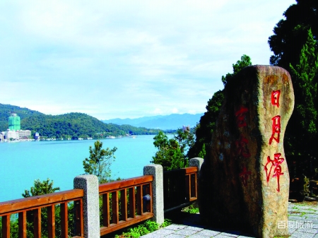 臺灣游專家3月29日、4月21日連續(xù)開行游臺灣送香港夕陽紅專列，組織近2000位爸媽走進寶島臺灣，圓