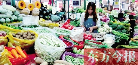 　　隨著氣溫升高，蔬菜供應(yīng)量增加，近期我省菜價(jià)呈現(xiàn)穩(wěn)中下降趨勢(shì)