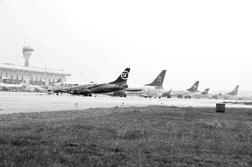 鄭州新鄭國際機(jī)場(chǎng)的順豐航空 鄭州新鄭國際機(jī)場(chǎng)的順豐航空